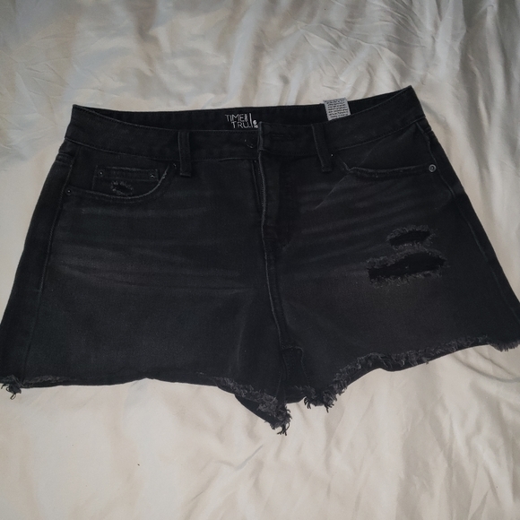 Time and Tru High Rise Black denim distressed short cut off Size 6 - Picture 7 of 7